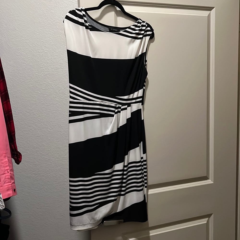 GORGEOUS KNEE LENGTH DRESS